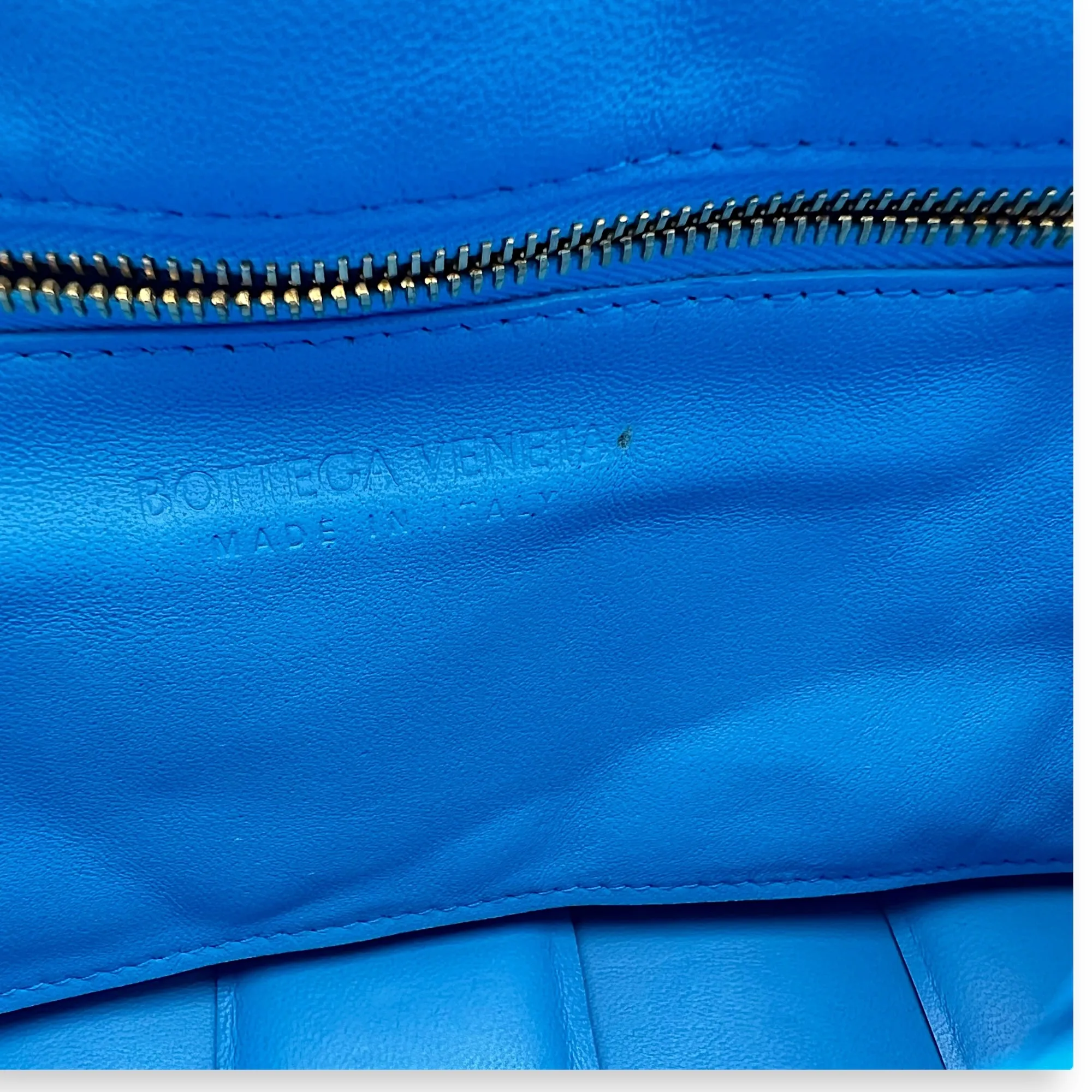 Cassette Crossbody Bag Blue in Lambskin, Gold hardware