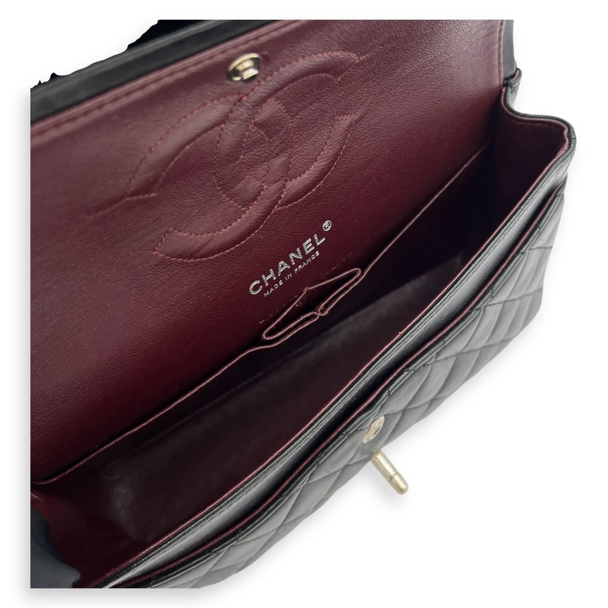 Classic Medium Black Crossbody Bag in Lambskin, Silver hardware