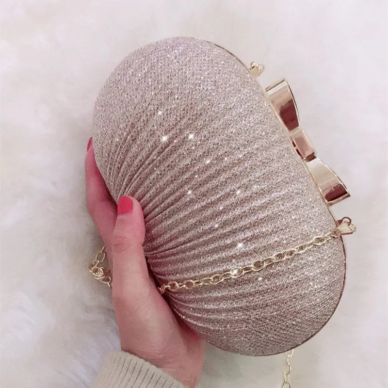 Dinner clutch bag with chain